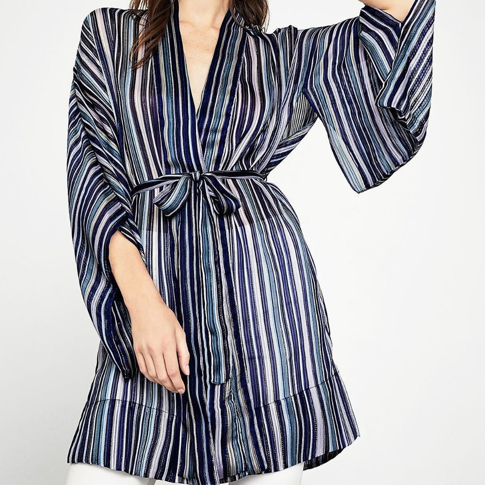 *NWT* BCBGMaxAzria Light Stripe Woven Belted Kimono *Size XS/S*